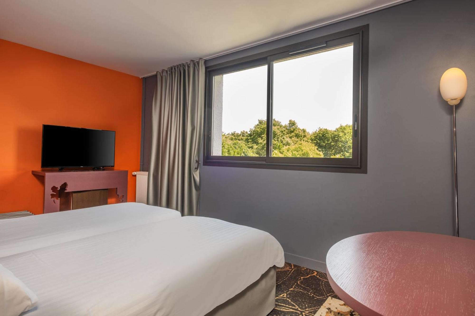 Logis Auberge De La Foret Le Gavre Room photo
