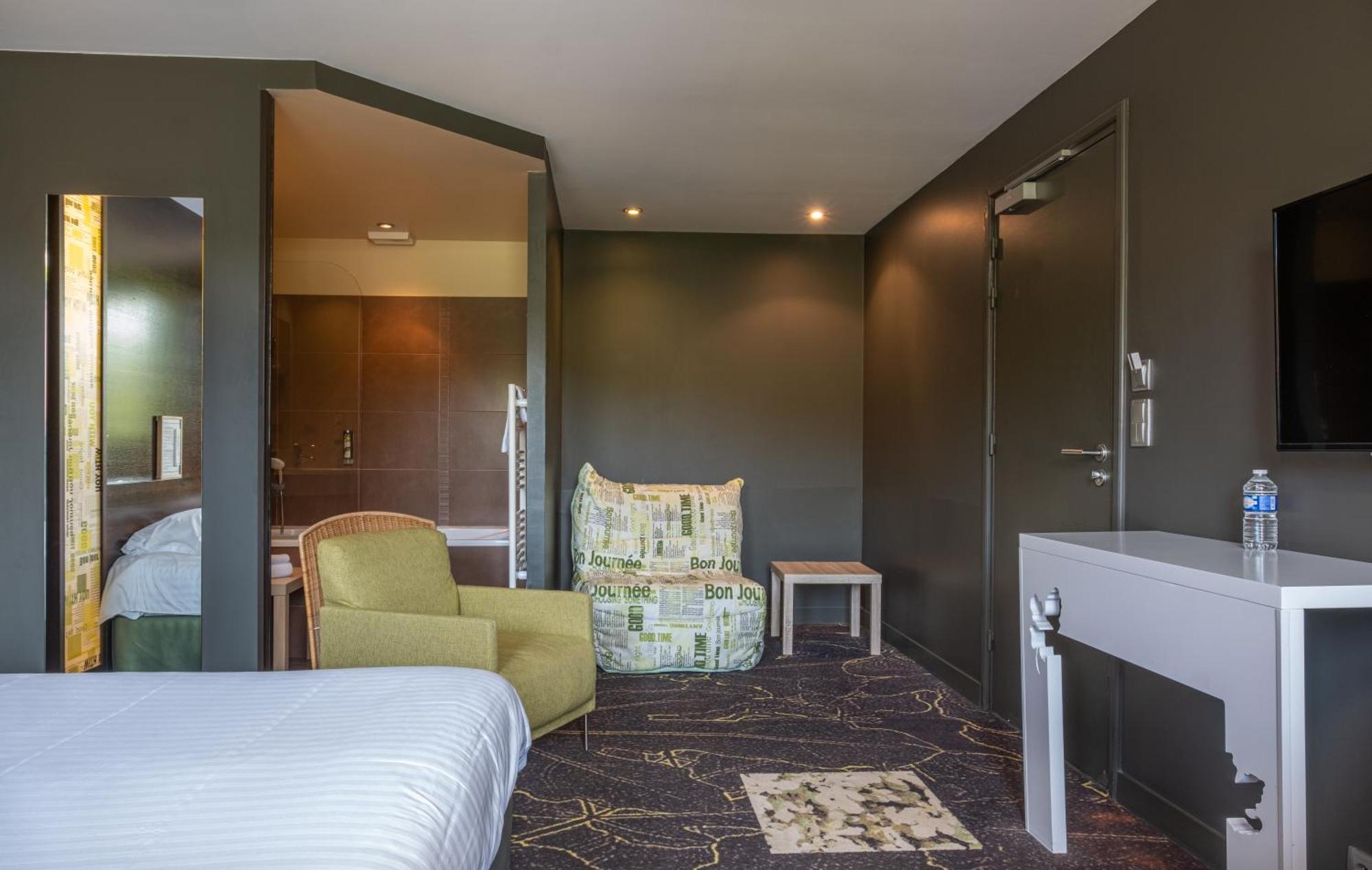 Logis Auberge De La Foret Le Gavre Room photo